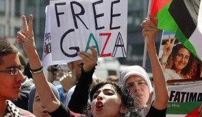 Με απέλαση των φιλοπαλαιστίνιων διαδηλωτών απειλεί το Ισραήλ