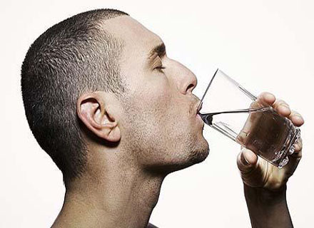 Περισσότερο νερό πρέπει να πίνουν οι Έλληνες