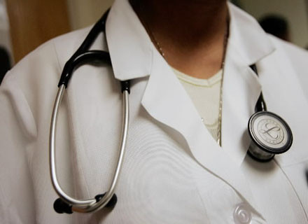 Σε ισχύ η νέα λίστα των γιατρών του ΟΠΑΔ και του ΟΑΕΕ για τους ασφαλισμένους ΙΚΑ