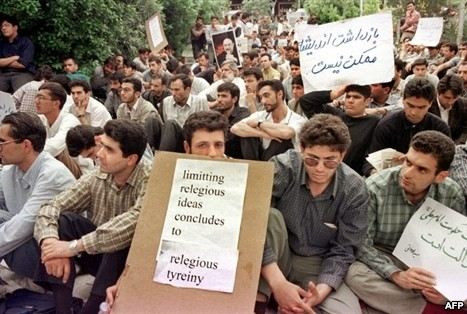 Οι αιματηρές φοιτητικές διαδηλώσεις στην Τεχεράνη
