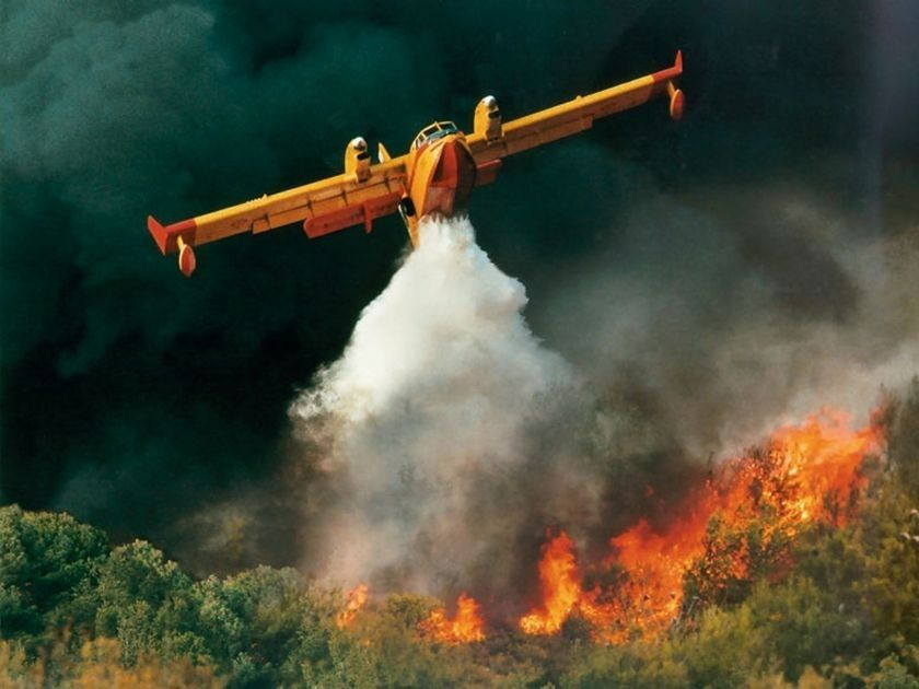 Πυρκαγιές σε εξέλιξη στην Κερατέα και στην Ιστιαία της Εύβοιας