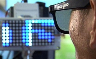 Βρετανία:  «Έξυπνα» γυαλιά ηλίου βοηθούν τους τυφλούς να μετακινούνται