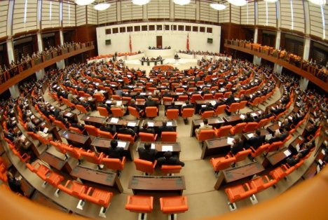 Προς επίλυση το αδιέξοδο στην τουρκική Βουλή