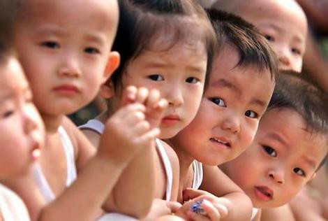Άρση του περιορισμού του ενός παιδιού ζητά επαρχία της Κίνας