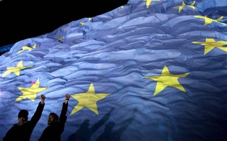 Εντείνονται οι φόβοι για μετάδοση της κρίσης χρέους στην Ευρωζώνη