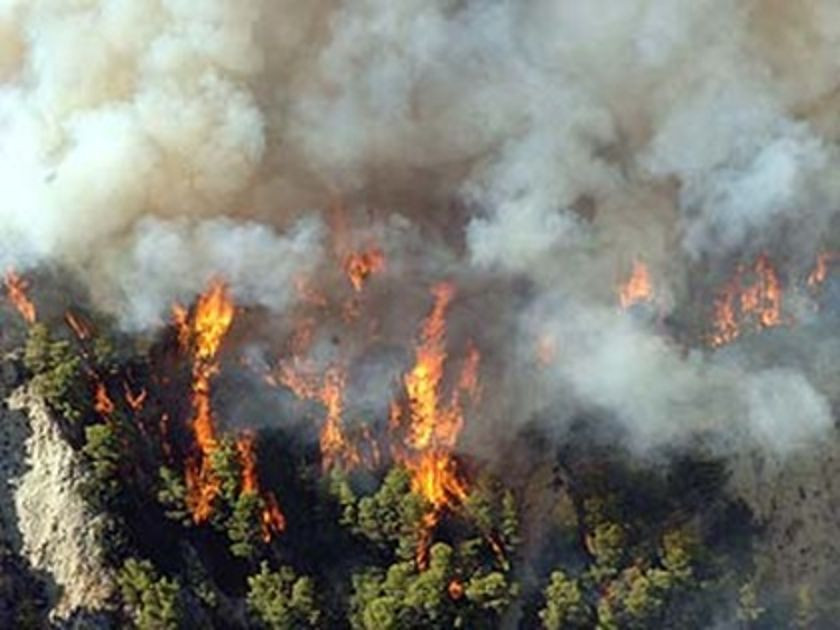 Πυρκαγιές σε εξέλιξη στο Ρέθυμνο και τη Χίο