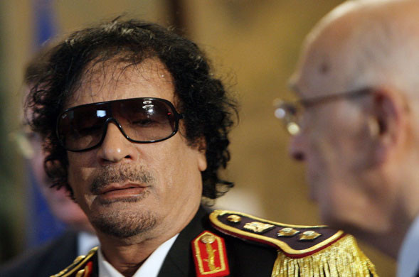 Απορρίπτει την αναγνώριση του μεταβατικού εθνικού συμβουλίου ο Καντάφι