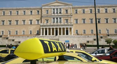 Πολιτικοί «διαξιφισμοί» για τα ταξί