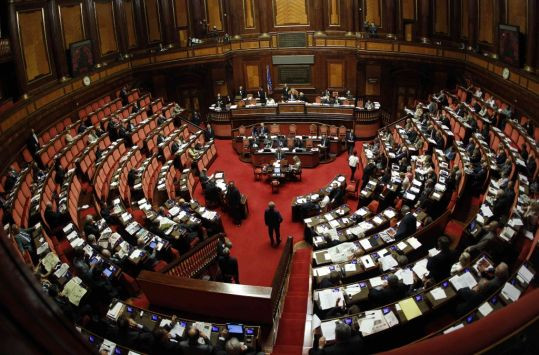 Ιταλία: Στο Διαδίκτυο καταχρήσεις βουλευτικών προνομίων