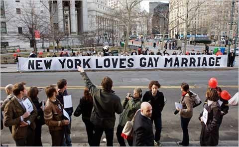 Πραγματοποιήθηκε ο πρώτος γάμος ομοφυλοφίλων στην πολιτεία της Νέας Υόρκης