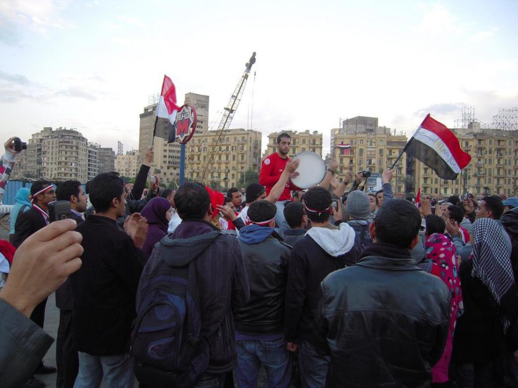 Ο στρατός διέλυσε συγκεντρωμένους στην πλατεία Ταχρίρ