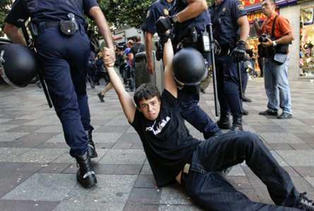 Μαδρίτη: Τραυματίες από συγκρούσεις ΜΑΤ-Αγανακτισμένων