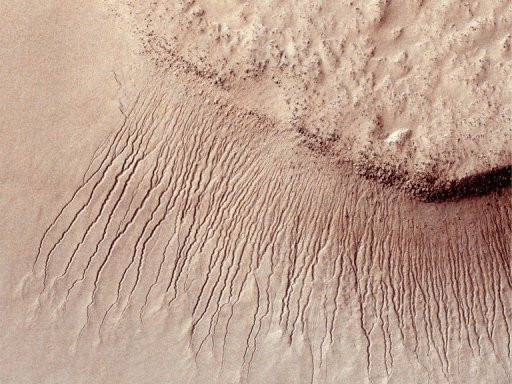 Φωτογραφίες αποκαλύπτουν την ύπαρξη τρεχούμενου νερού στον Άρη