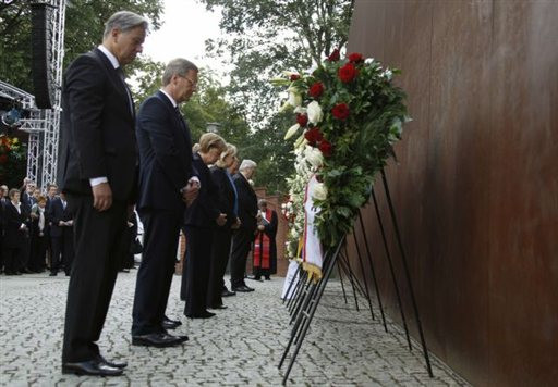 Ξύπνησαν οι μνήμες στο Βερολίνο: μισός αιώνας από την ανέγερση του τείχους