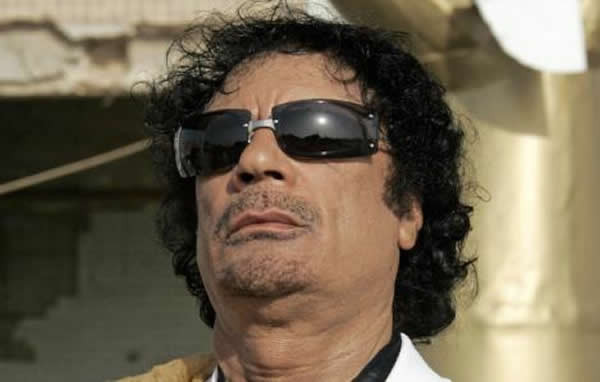 Αποφασισμένος να παραμείνει φέρεται ο Καντάφι