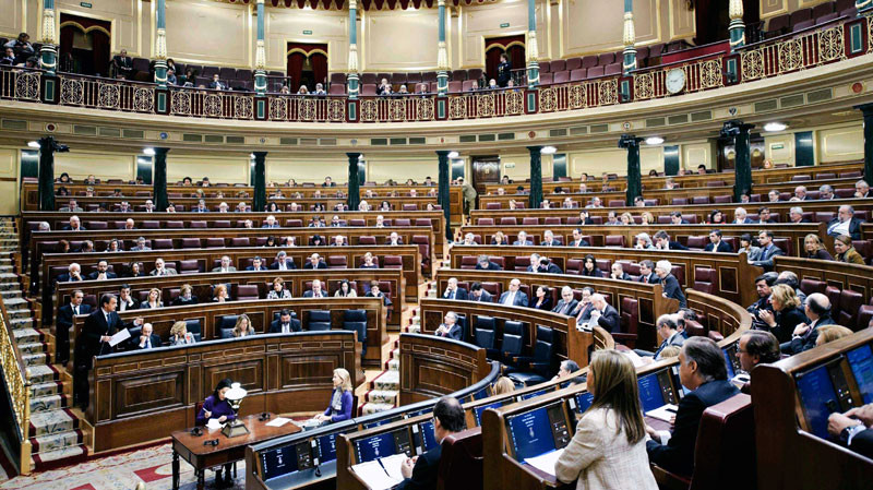 Εγκρίθηκε από την ισπανική Βουλή ο «χρυσός κανόνας»