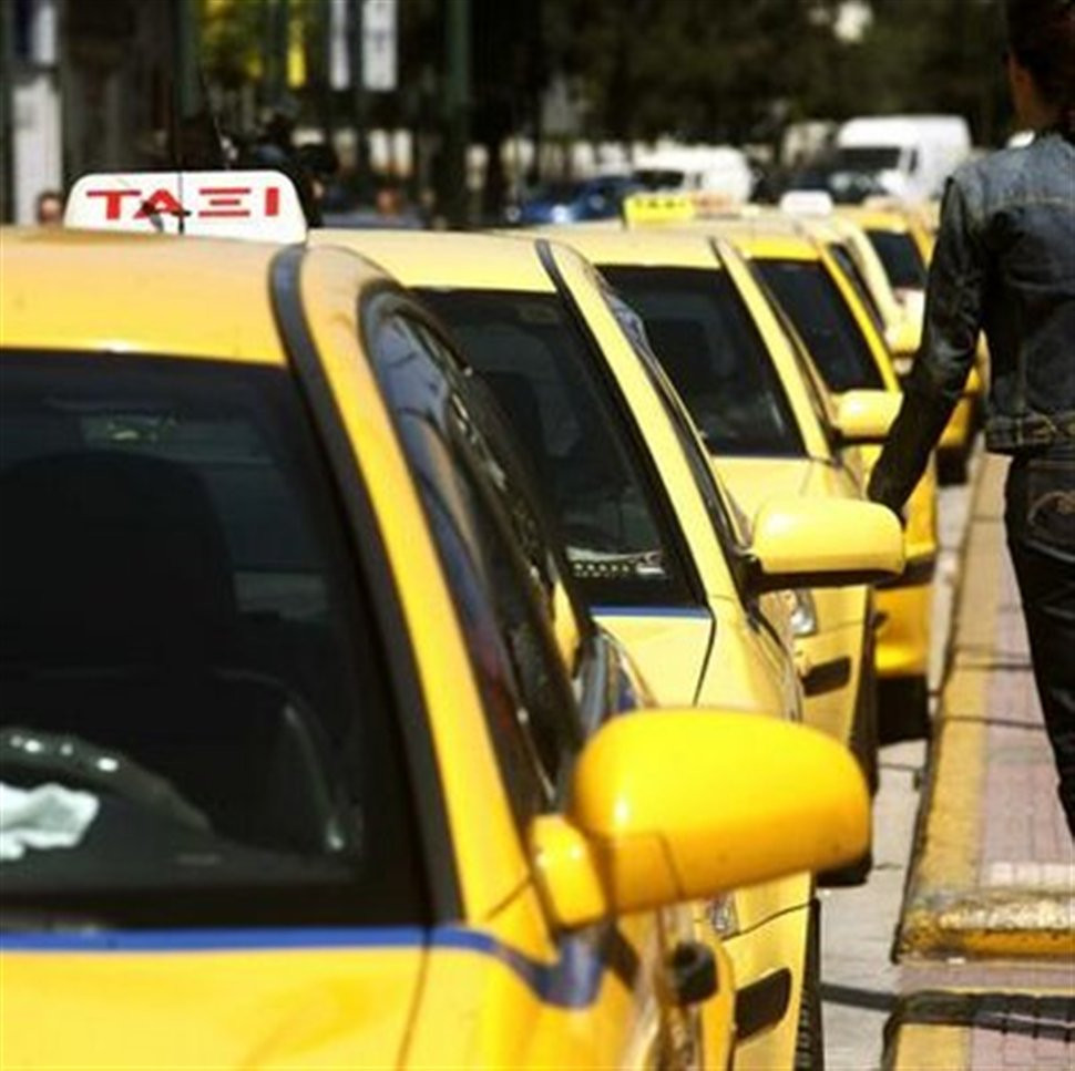 Φορολογικά κίνητρα και πρόστιμα για τις πρόσφατες αγοραπωλησίες αδειών ταξί