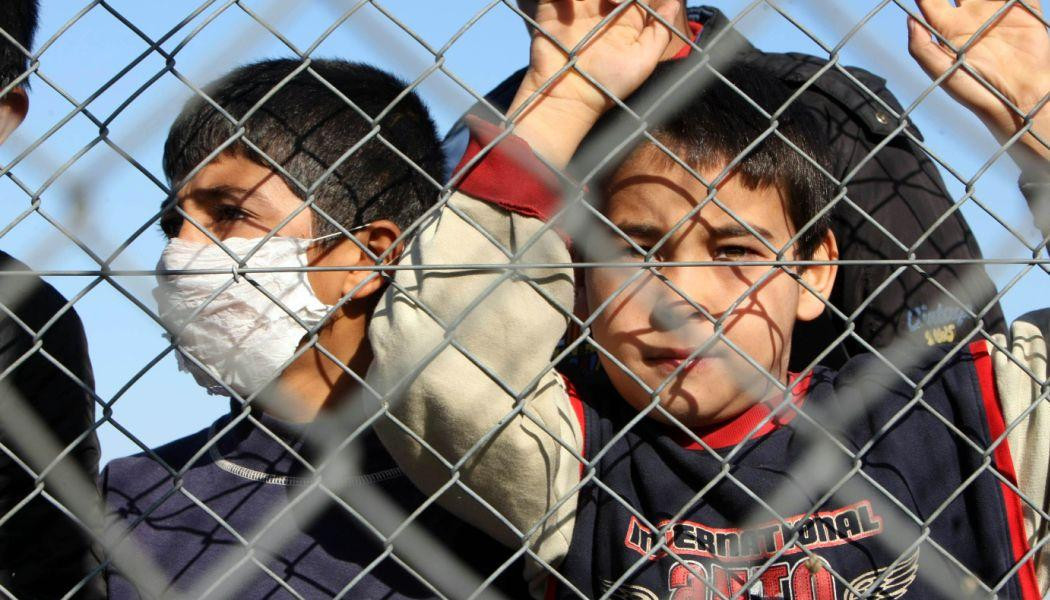 Κομισιόν: Ασφυκτικότερος ο κλοιός για τους πρόσφυγες στην Ελλάδα