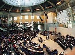 Στο γερμανικό κοινοβούλιο η συζήτηση για τον μηχανισμό στήριξης