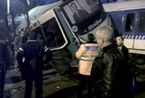 Νεκροί και τραυματίες σε σύγκρουση λεωφορείου με τρένα στην Αργεντινή