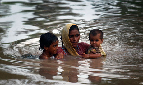 Τουλάχιστον 270 νεκροί από τις πλημμύρες στο Πακιστάν