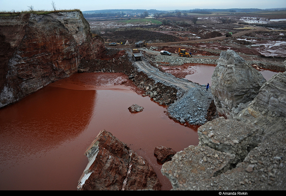 Πρόστιμο σε ουγγρικό εργοστάσιο για διαρροή τοξικής λάσπης
