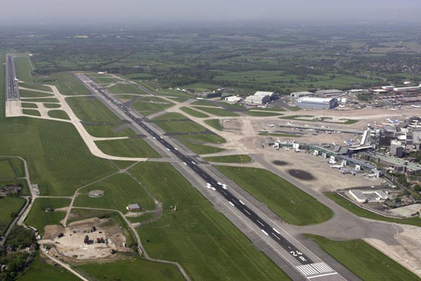 Βρετανία: Εκκενώθηκε το αεροδρόμιο του Μάντσεστερ