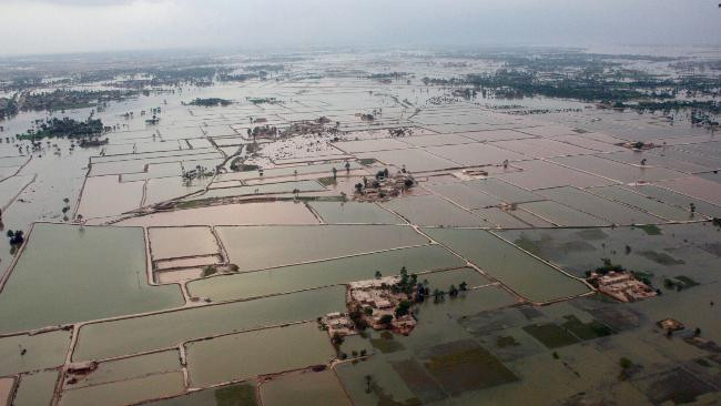 Μετά τις πλημμύρες, αντιμέτωποι με την πείνα 3 εκατ. Πακιστανοί
