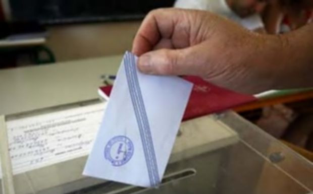 Μόσιαλος «αδειάζει» Καστανίδη για το δημοψήφισμα