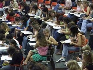 Απαγορεύει τις εξετάσεις των επί πτυχίω φοιτητών το υπ. Παιδείας