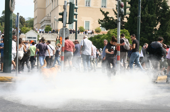 Στον εισαγγελέα δέκα συλληφθέντες κατά τα χθεσινά επεισόδια