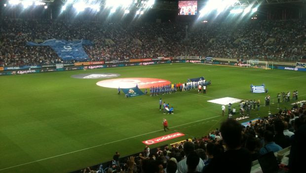 Κουκουλοφόροι εισέβαλαν στο γήπεδο στο ματς Ελλάδας – Κροατίας