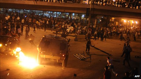 24 νεκροί και εκατοντάδες τραυματίες – Απαγόρευση κυκλοφορίας στο Κάιρο (Συνεχής Ενημέρωση)