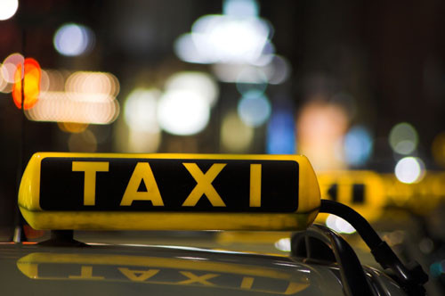 Με 24ωρη απεργία απαντούν οι ιδιοκτήτες ταξί στις νέες ρυθμίσεις
