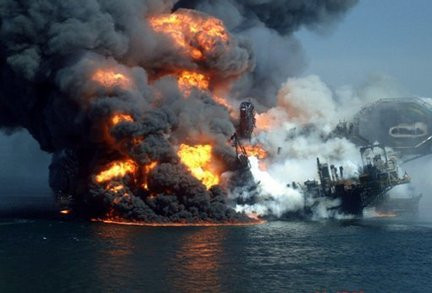Κυρώσεις στις εμπλεκόμενες εταιρείες για την έκρηξη στην εξέδρα Deepwater Horizon