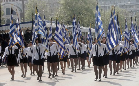 «Αγανακτισμένη» παρέλαση στη Θεσσαλονίκη
