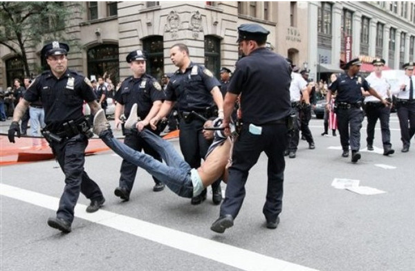 «Ένδειξη υποκρισίας» της Δύσης η καταστολή του Occupy Wall Street σύμφωνα με τη Ρωσία