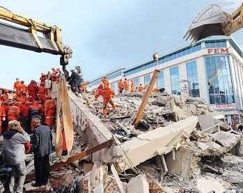 Στους 17 οι νεκροί από το νέο σεισμό στην Τουρκία