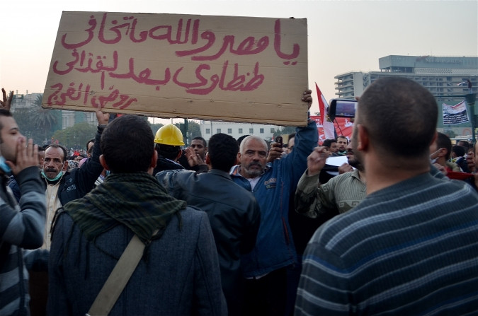Απορρίπτουν τις υποσχέσεις και συνεχίζουν οι διαδηλωτές στην Αίγυπτο