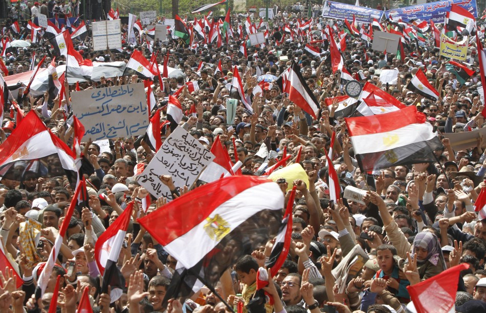 Αίγυπτος: Μαζικές διαδηλώσεις μια μέρα πριν από τις εκλογές
