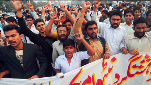 Πακιστάν: Διαδηλώσεις οργής για τη ΝΑΤΟϊκή επίθεση