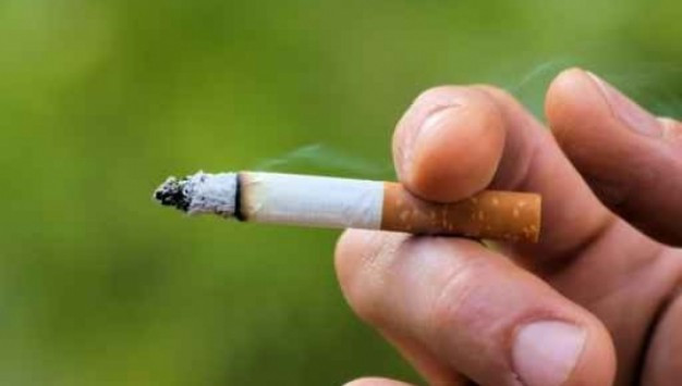 Αύξηση της τιμής των τσιγάρων για μείωση των καπνιστών προτείνει η Επιτροπή Ελέγχου