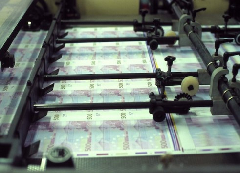 WSJ: Κεντρική Τράπεζα της ευρωζώνης «ξεσκονίζει» τα εκτυπωτήρια χρήματος
