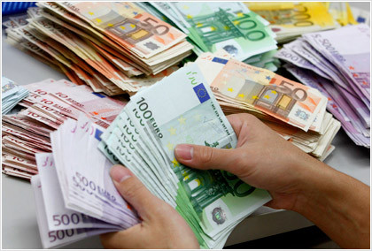 Μειώθηκαν κατά 6,8 δισ. ευρώ οι καταθέσεις τον Οκτώβριο