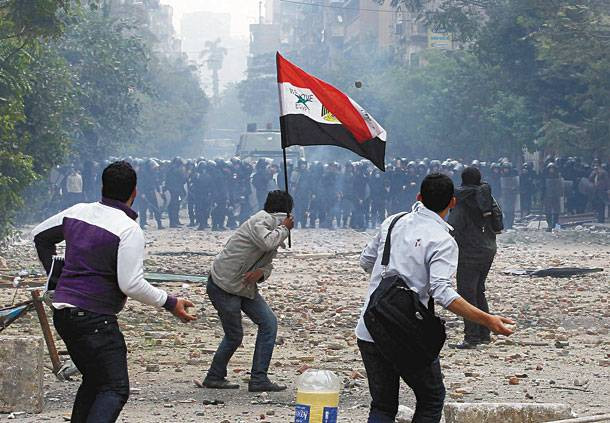 Πέμπτη ημέρα συγκρούσεων στην πλατεία Ταχρίρ