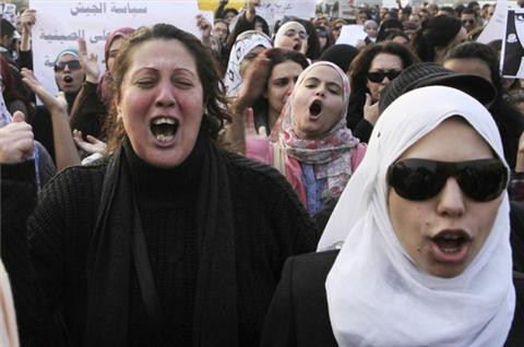 Χιλιάδες Αιγύπτιες διαδήλωσαν κατά της βίας και της σεξουαλικής παρενόχλησης