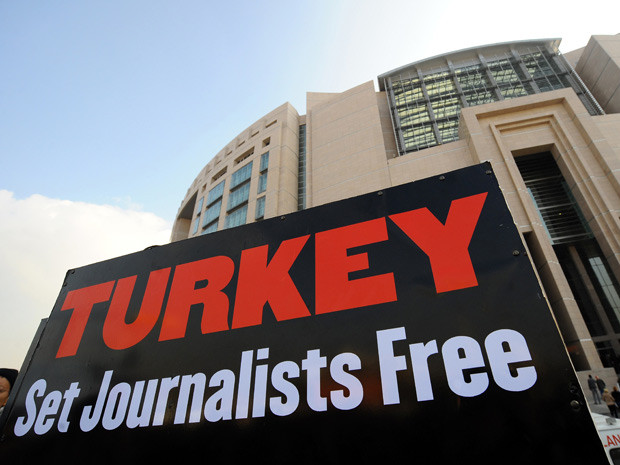 Εξηγήσεις για τις μαζικές συλλήψεις δημοσιογράφων στην Τουρκία ζητά ο ΟΑΣΕ
