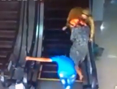 Ουζμπέκοι εναντίον κυλιόμενης σκάλας (Βίντεο)