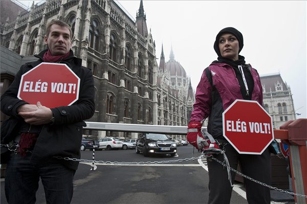 Συλλήψεις βουλευτών της αντιπολίτευσης στην Ουγγαρία
