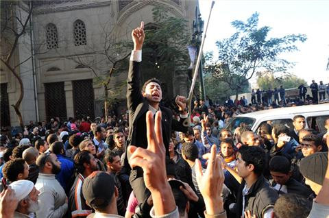 Ξανά στην πλατεία Ταχρίρ οι Αιγύπτιοι διαδηλωτές